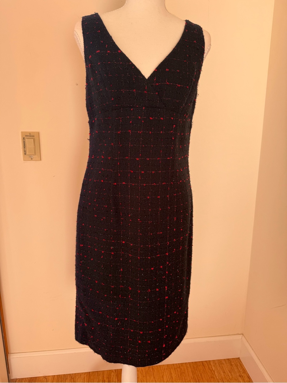 Classic Black Lightweight Tweed V-Neck Sheath Dress with Red Fleck